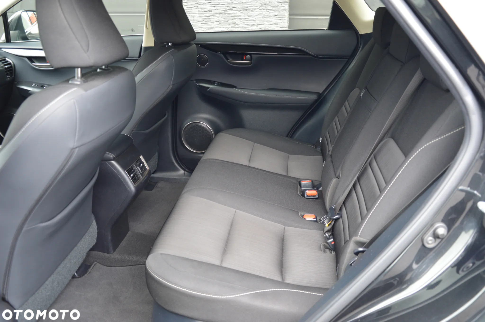 Lexus NX 300h - 16
