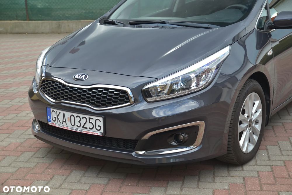 Kia Ceed 1.6 CRDi 136 ISG Dream Team Edition - 9