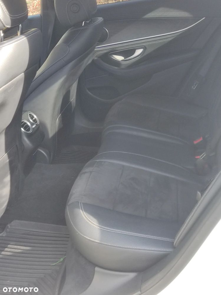 Mercedes-Benz Klasa E 220 d 4-Matic 9G-TRONIC - 19