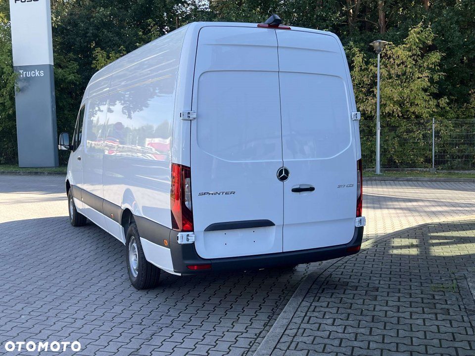 Mercedes-Benz Sprinter - 4