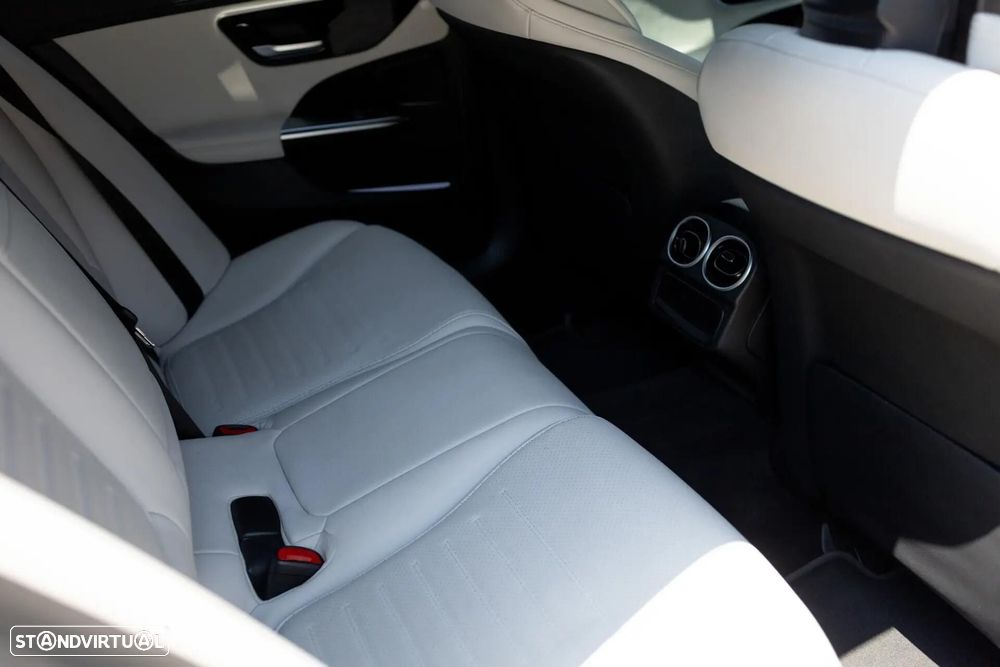 Mercedes-Benz C 300 e AMG Line - 32