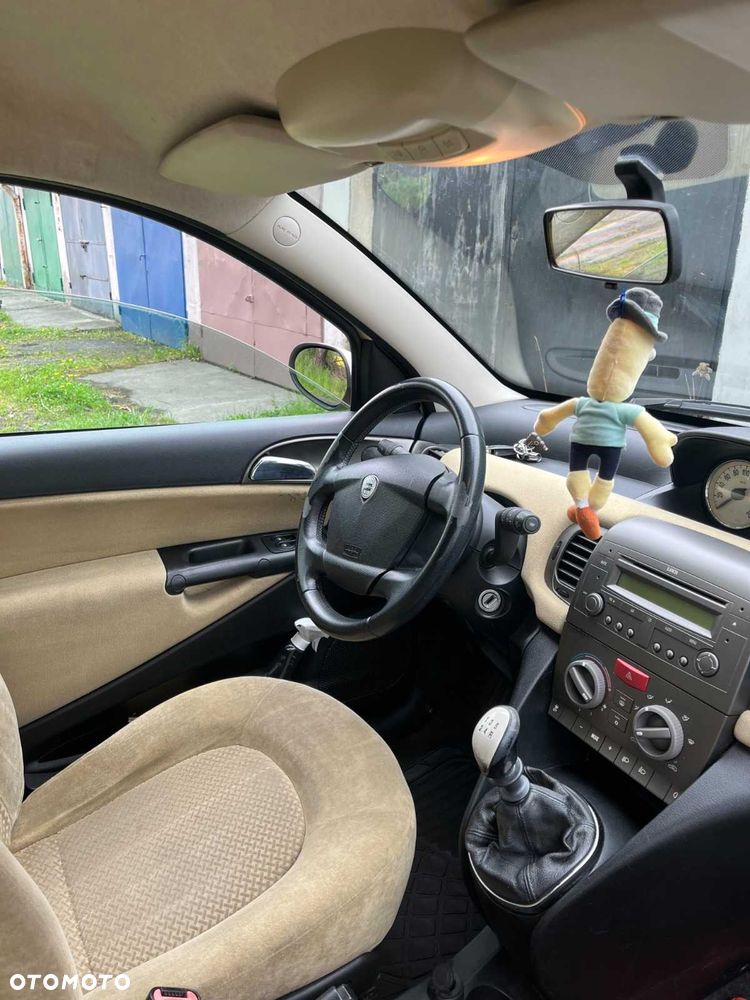 Lancia Ypsilon - 5