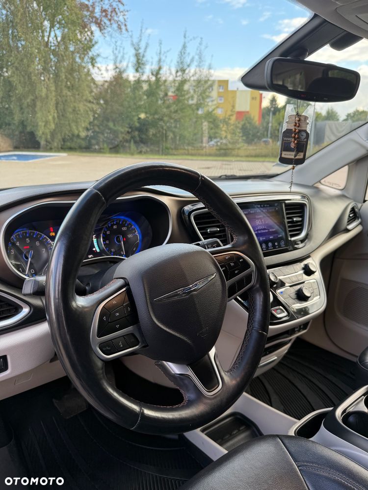 Chrysler Pacifica - 25