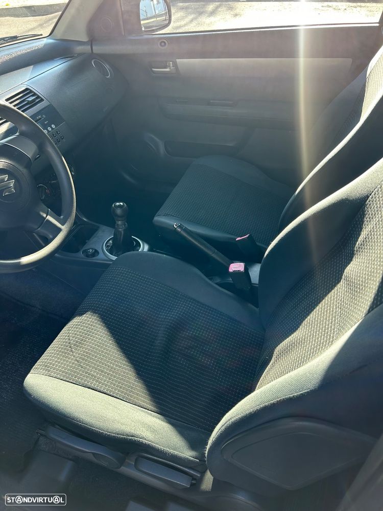 Suzuki Swift 1.3 16V GLX - 8