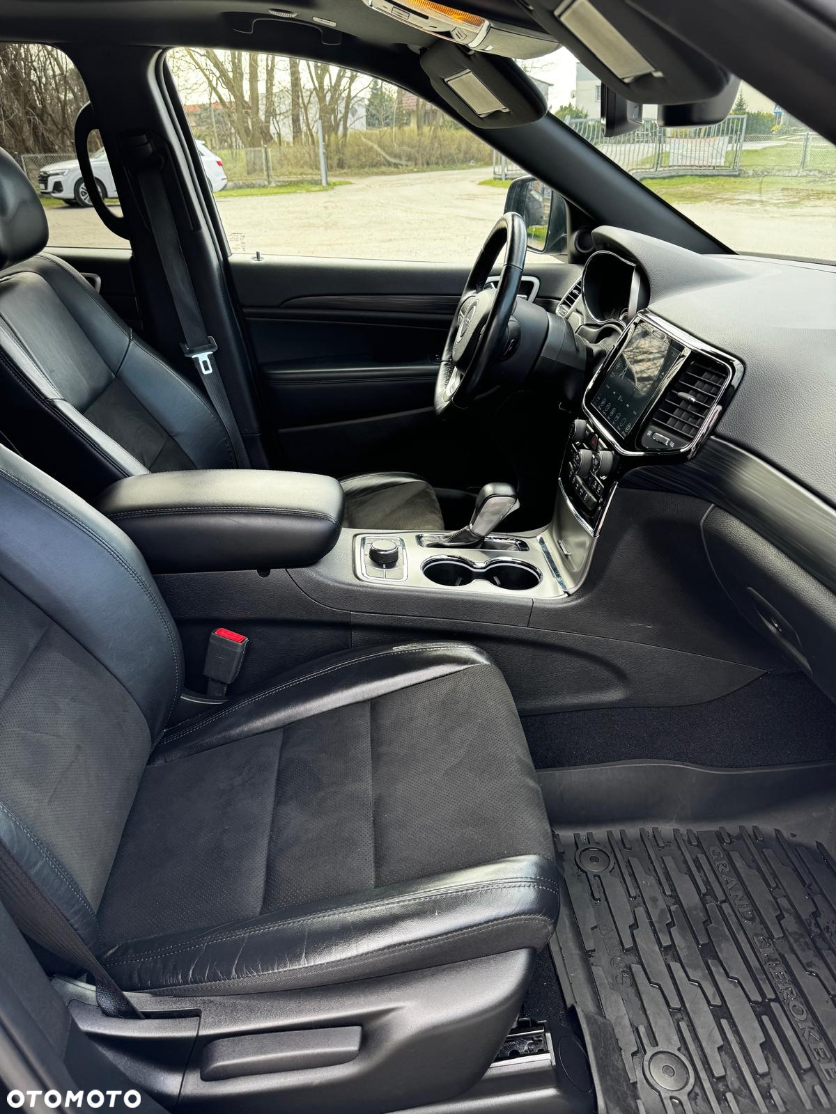 Jeep Grand Cherokee - 18