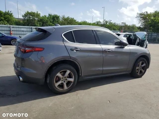 Alfa Romeo Stelvio 2.0 Turbo 16V AT8-Q4 Sprint - 9