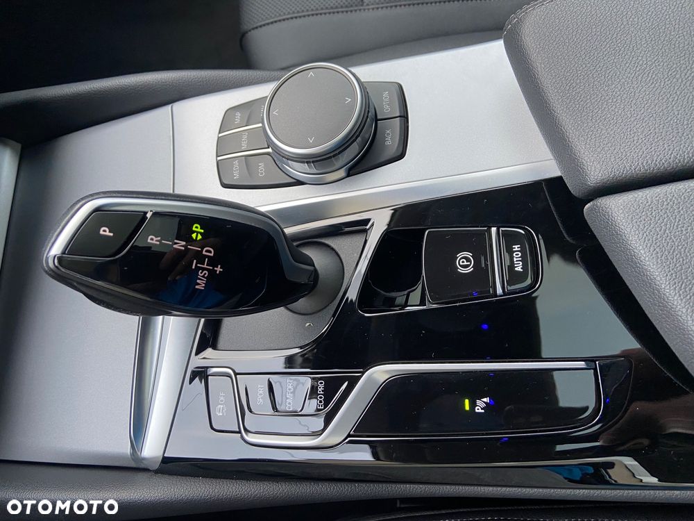 BMW Seria 5 520d Touring - 10