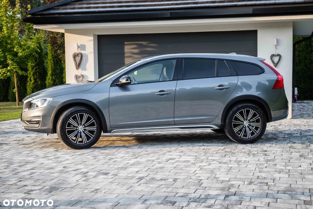 Volvo V60 Cross Country T5 AWD Summum - 4