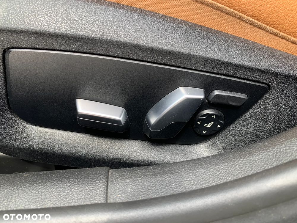 BMW Seria 5 530i xDrive Sport Line - 16
