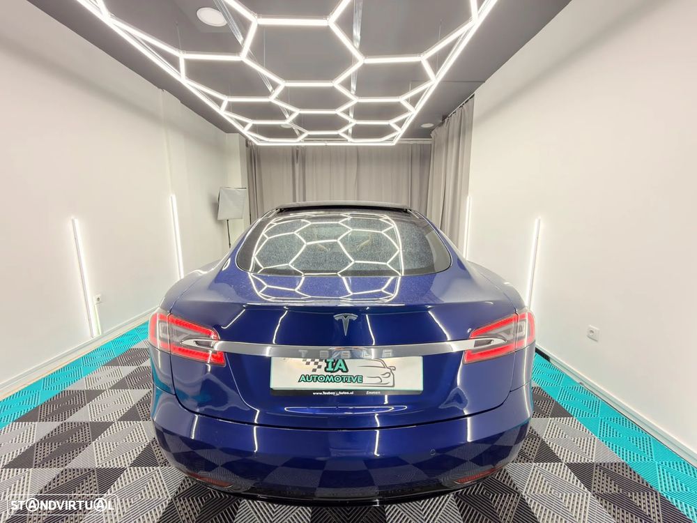 Tesla Model S 90D - 8