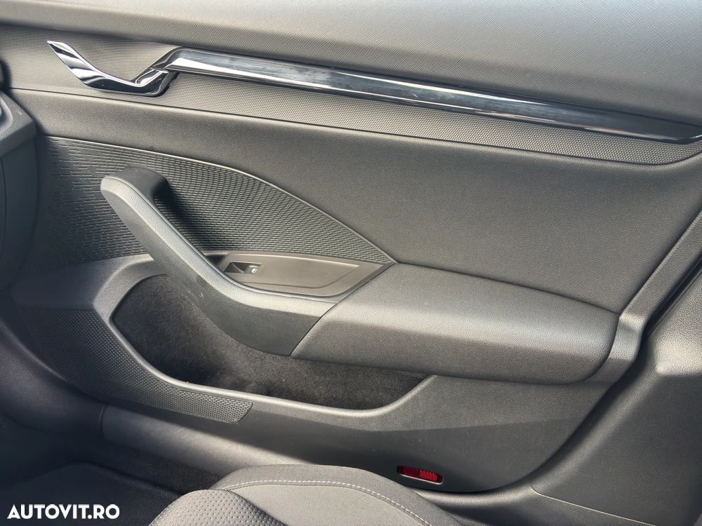 Skoda Octavia Combi 2.0 TDI DSG Sportline - 18