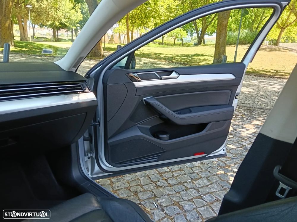 VW Passat Variant 2.0 TDI (BlueMotion ) Trendline - 17