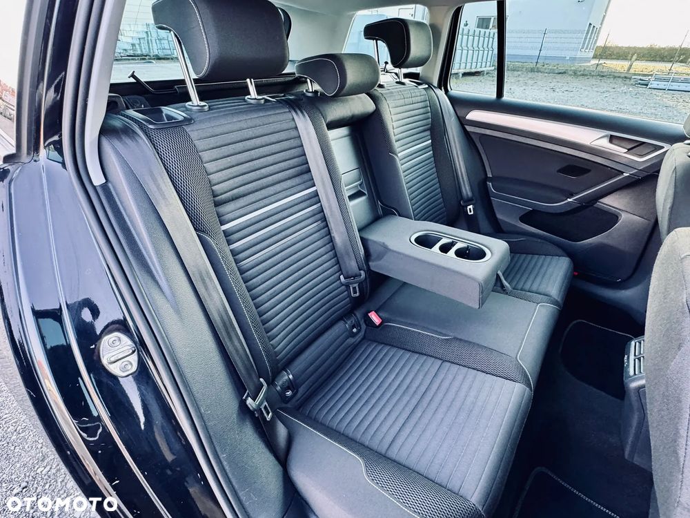 Volkswagen Golf - 6
