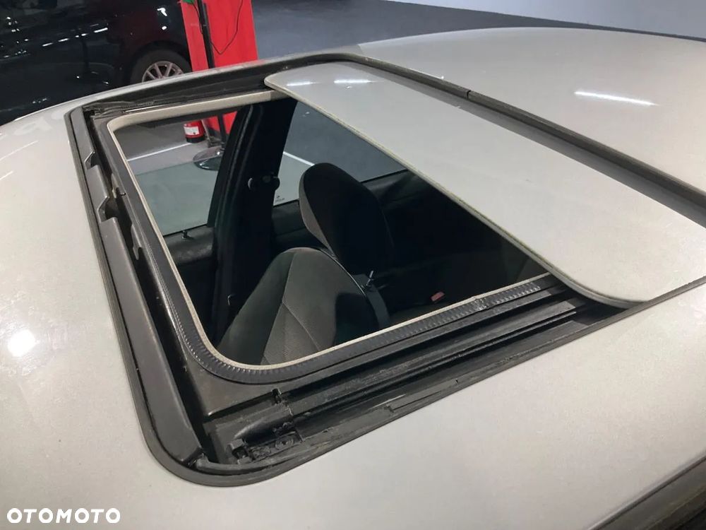 BMW Seria 3 318i - 26