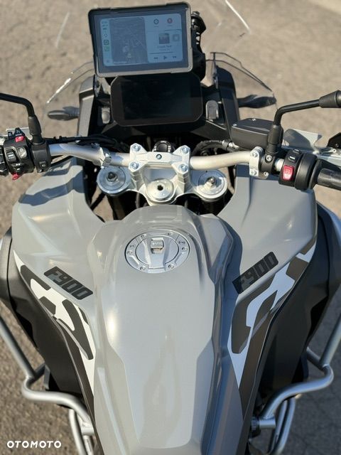 BMW F - 11