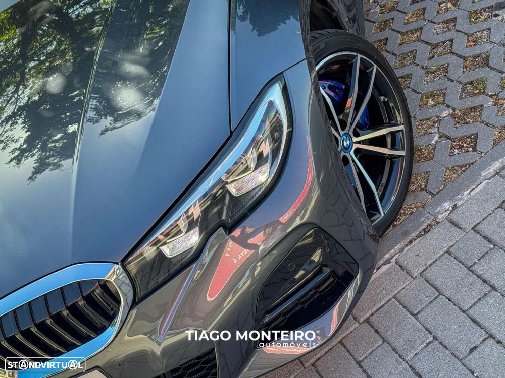 BMW 330 e Pack Desportivo M Auto - 18