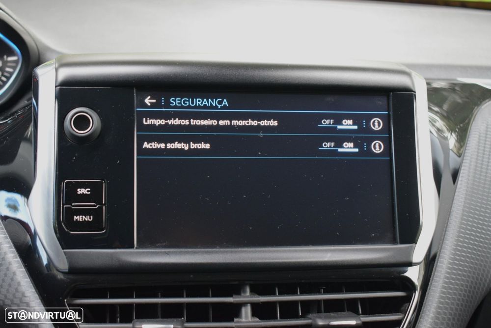 Peugeot 2008 1.2 PureTech Allure EAT6 - 28