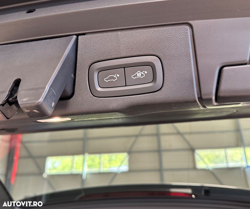 Volvo XC 60 B5 AT AWD MHEV Ultra Black Edition - 24