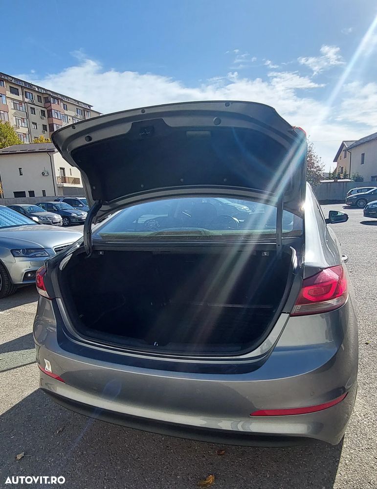 Hyundai Elantra 1.6 MPi Highway - 13