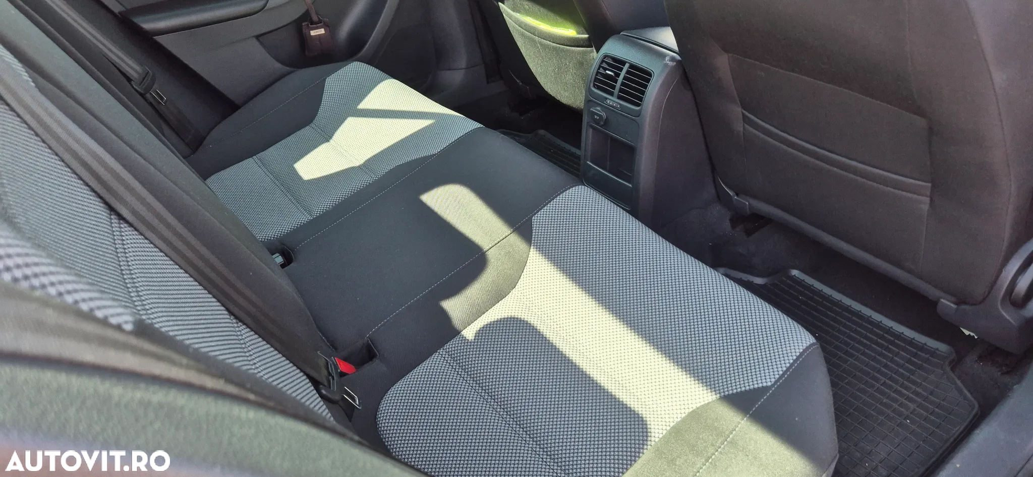 Volkswagen Jetta 1.4 Hybrid DSG Comfortline - 14