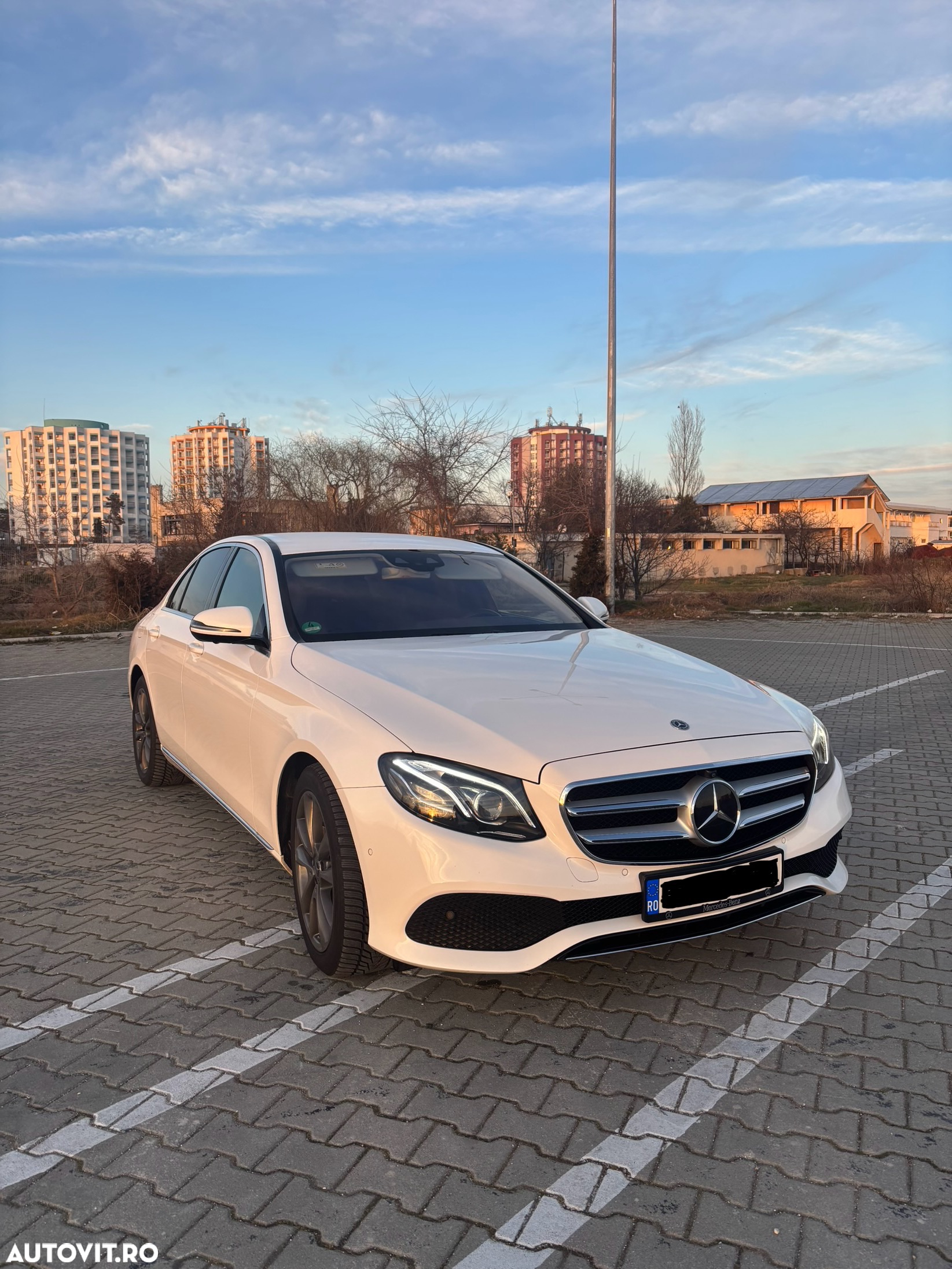 Mercedes-Benz E 220 d 4Matic 9G-TRONIC - 3
