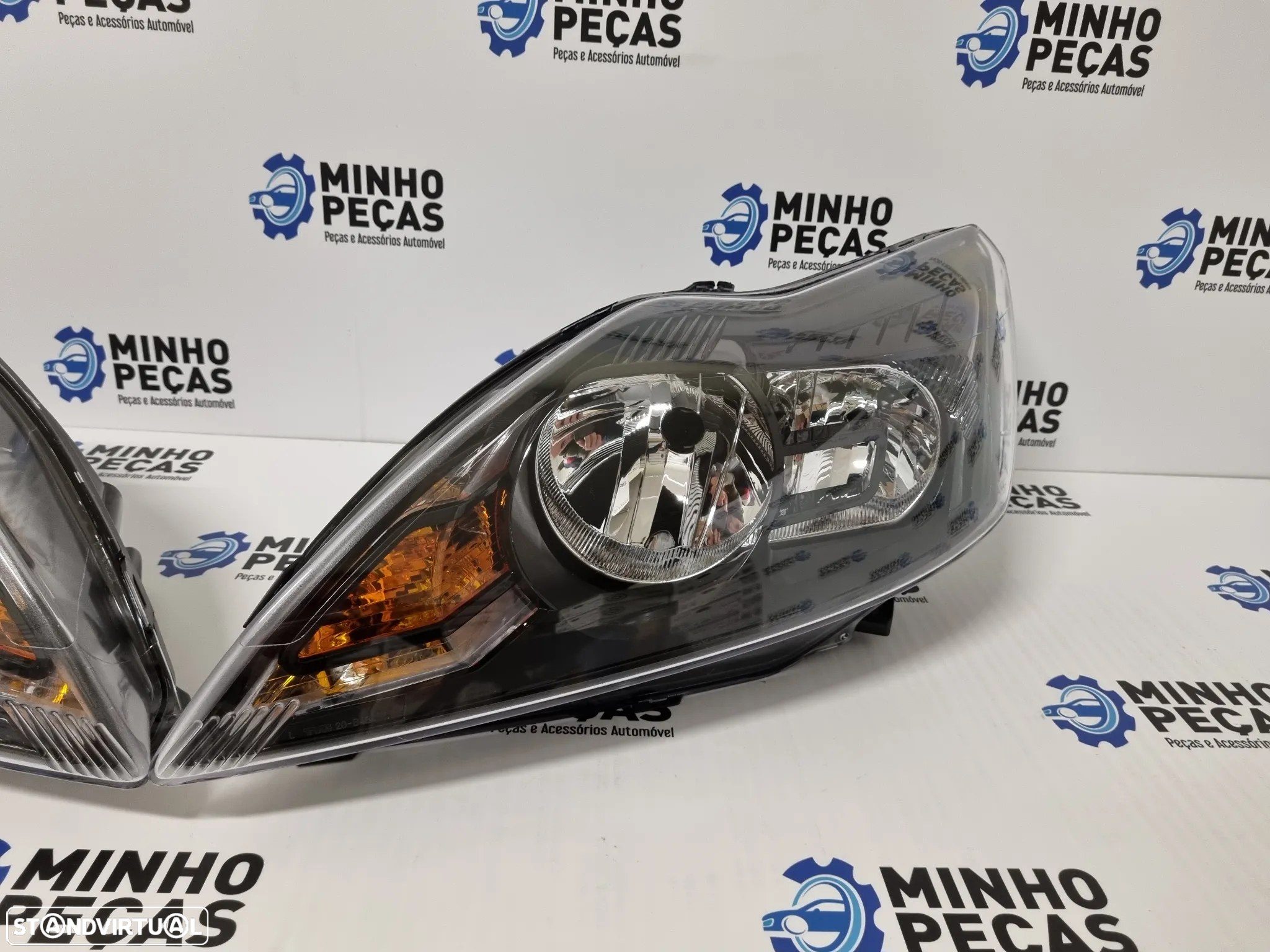 Faróis Ford Focus MK2 Fundo Preto - 4