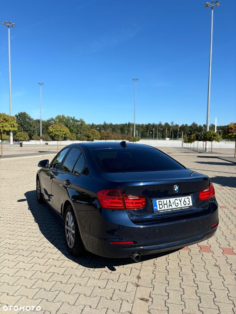 BMW Seria 3 318d Luxury Line - 4