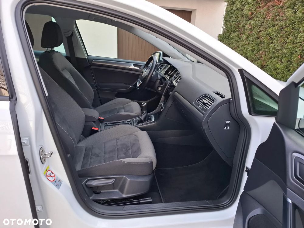 Volkswagen Golf - 11