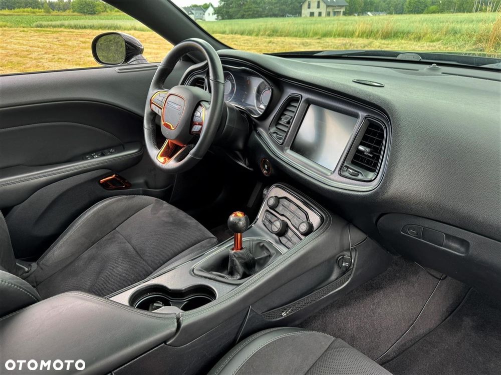 Dodge Challenger - 34