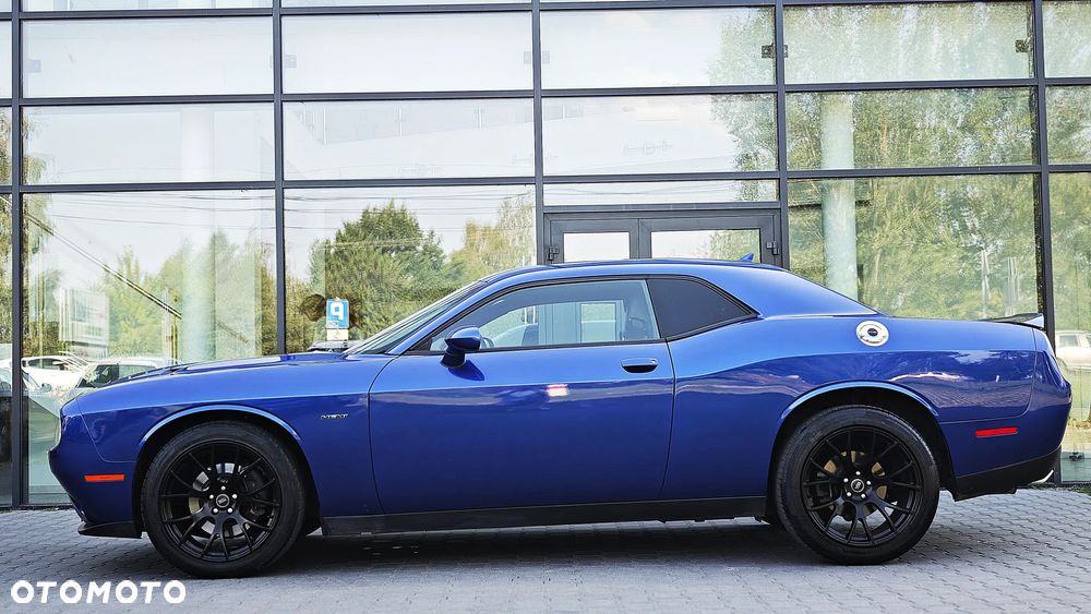 Dodge Challenger - 12
