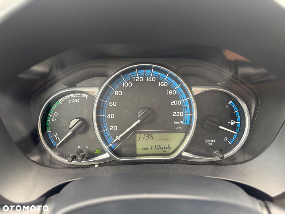 Toyota Yaris Hybrid 100 Active EU6 - 12