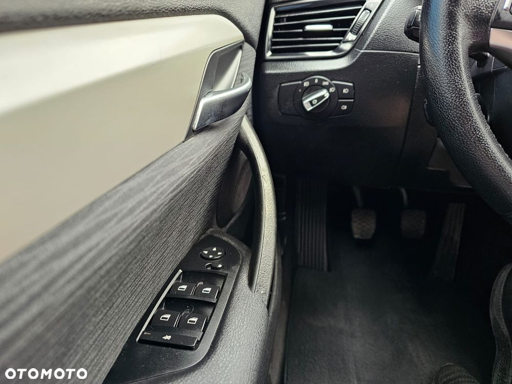 BMW X1 sDrive18d xLine - 30