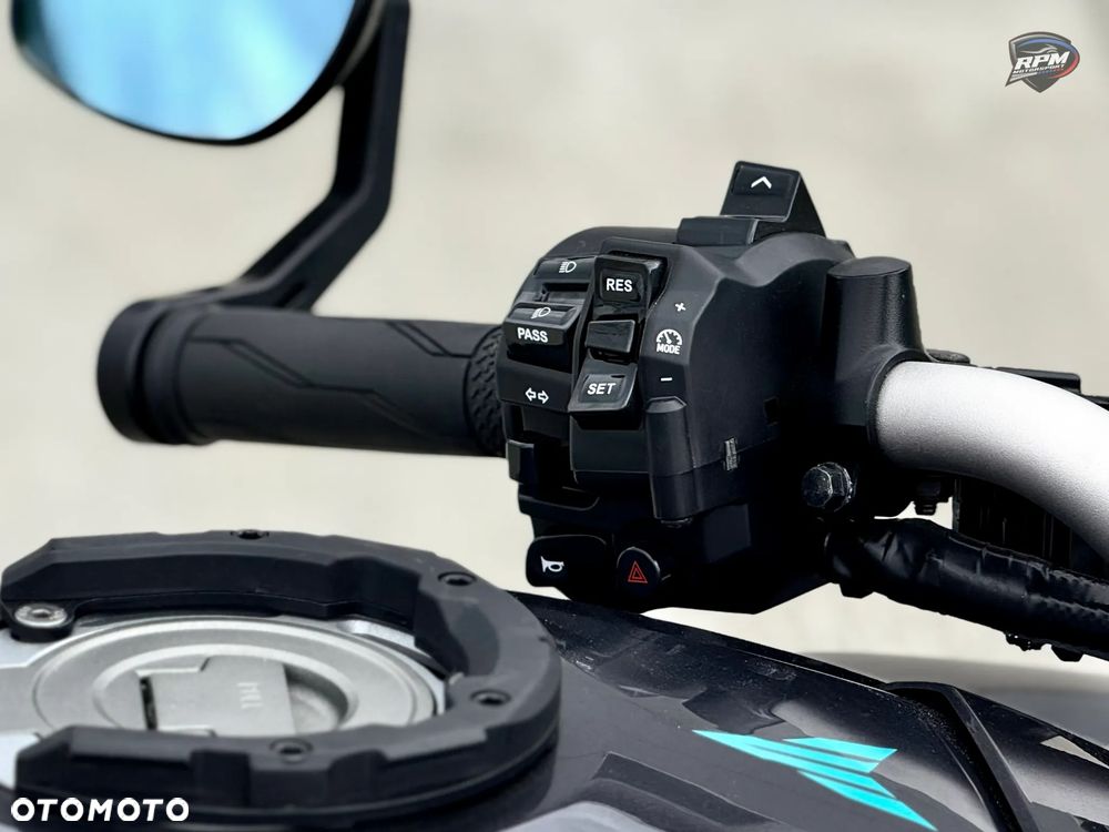Yamaha MT - 9