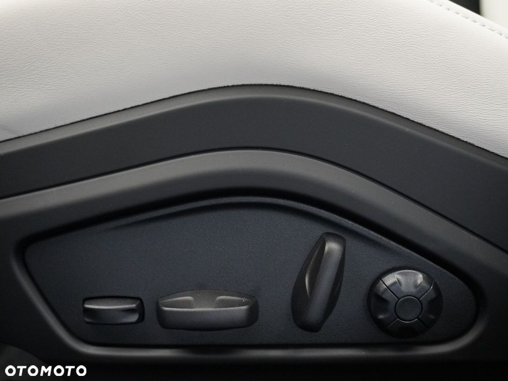 Porsche Panamera 4 E-Hybrid PHEV - 24
