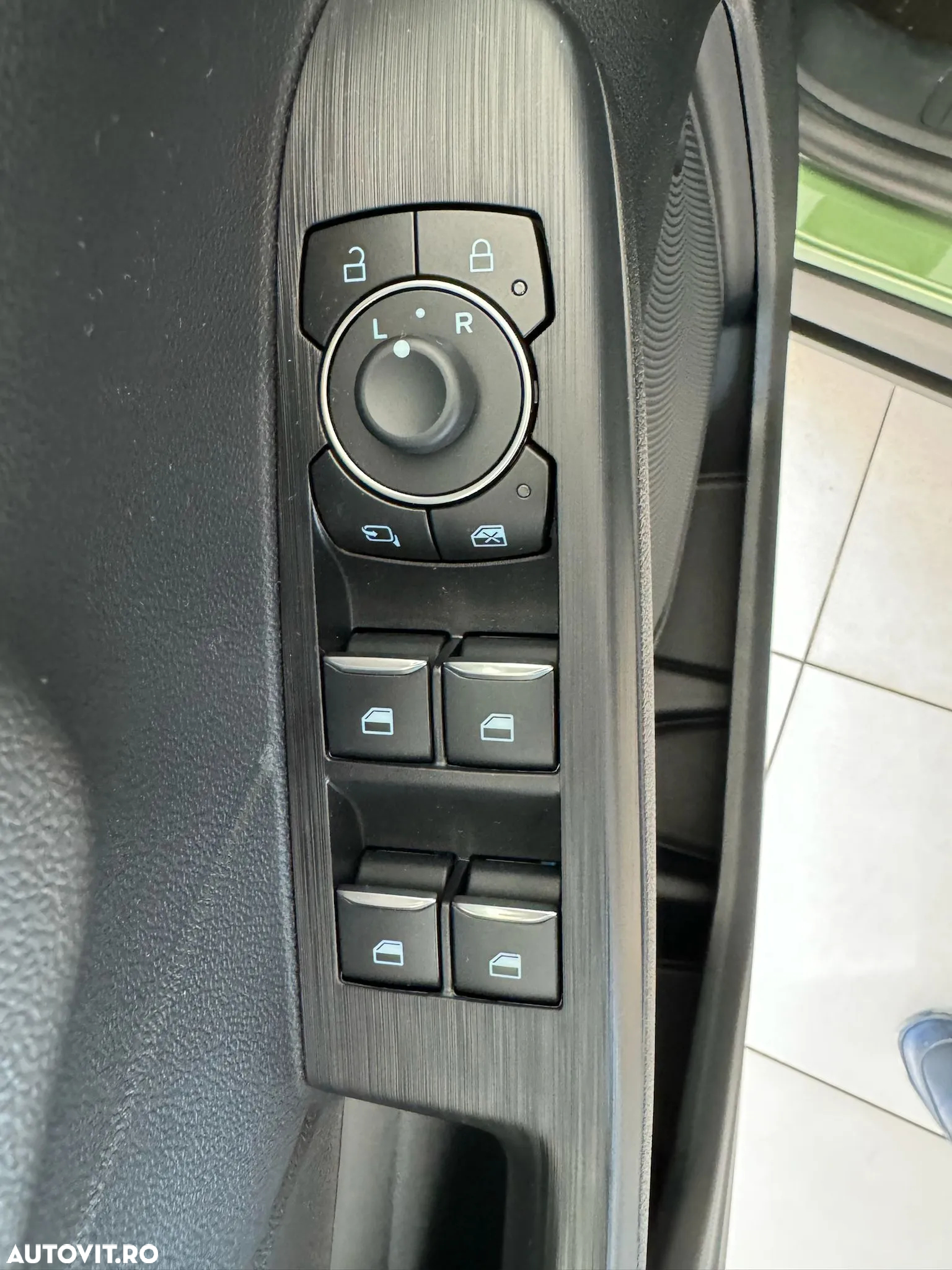 Ford Kuga - 17