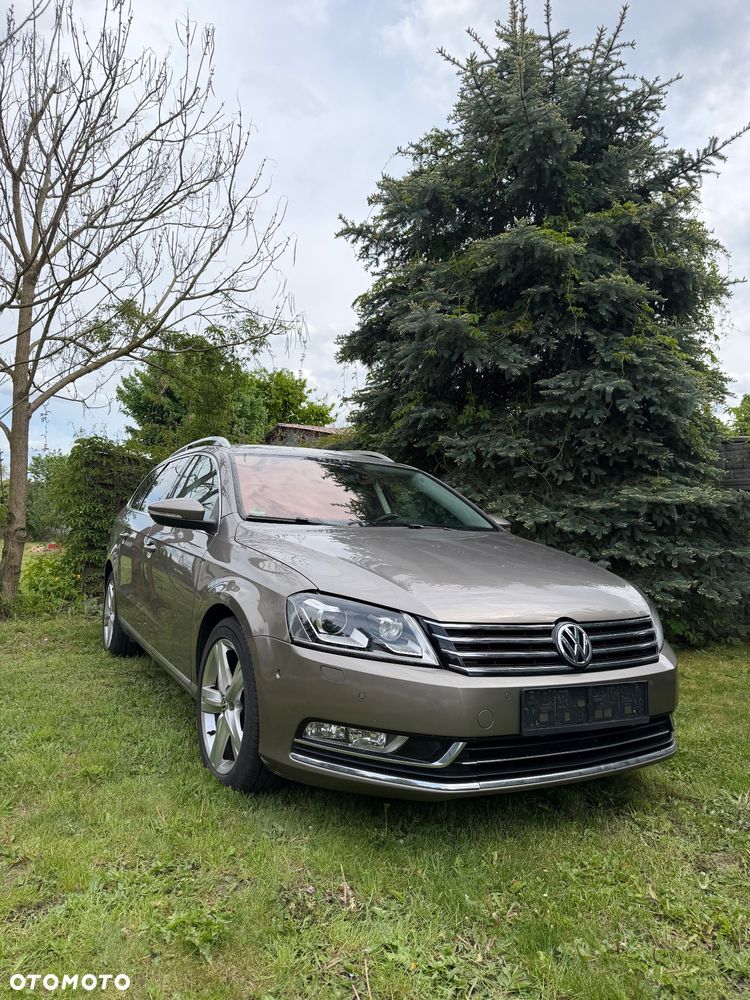 Volkswagen Passat - 1