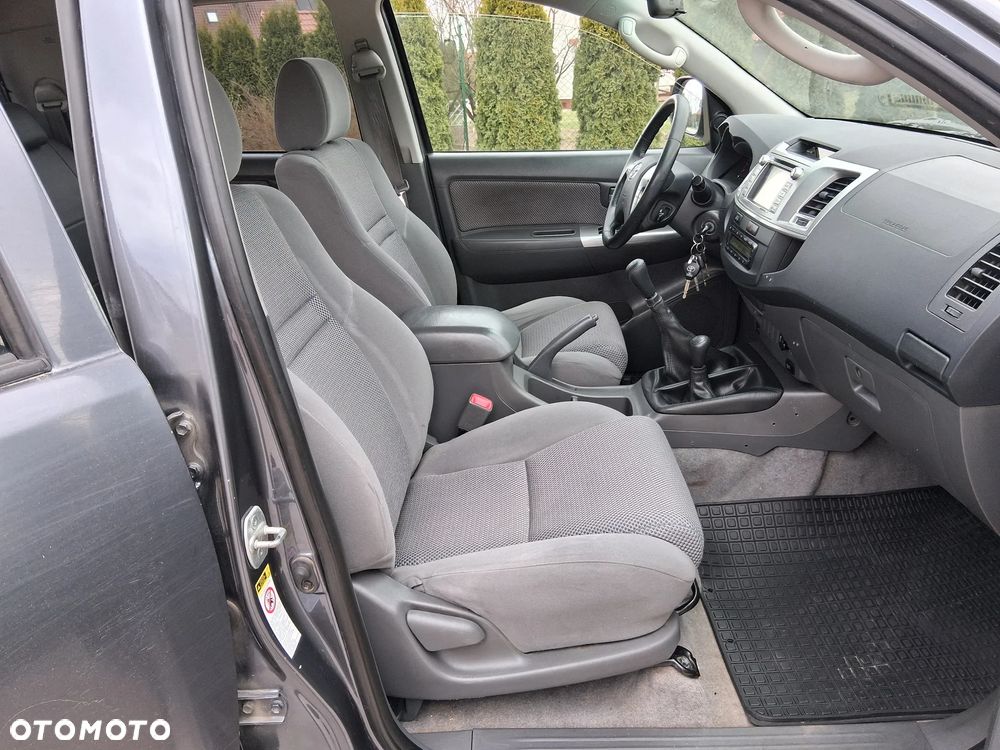 Toyota Hilux 3.0 D-4D SR5 - 9