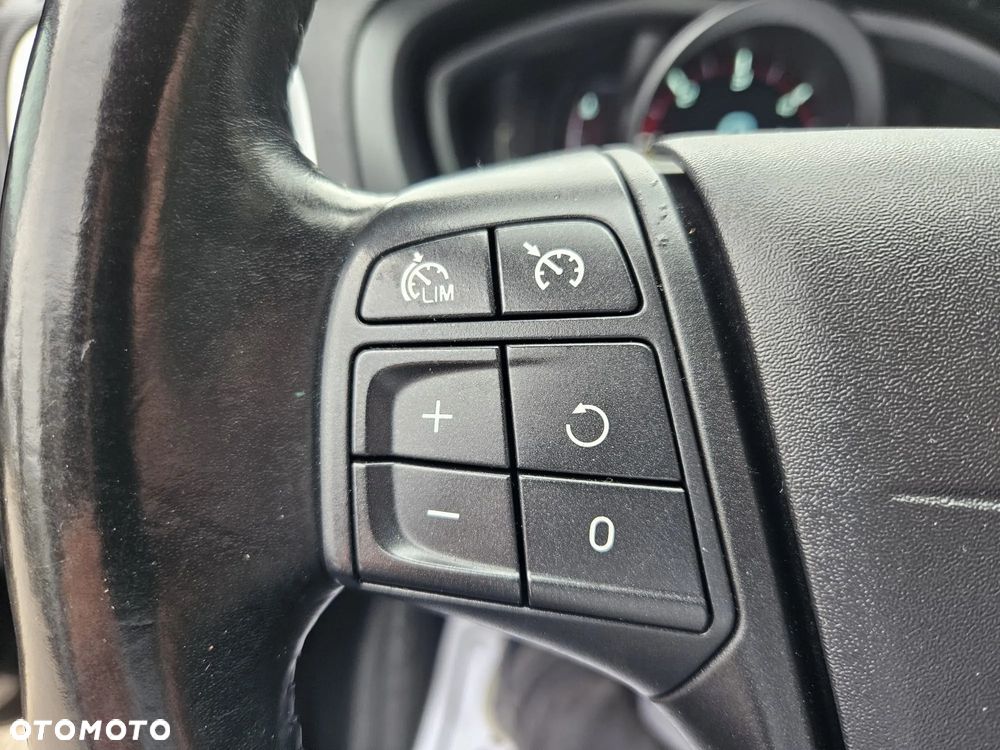 Volvo V40 D3 Momentum - 20