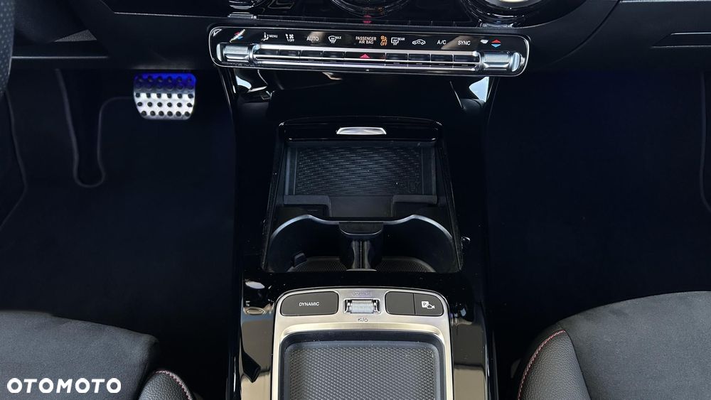 Mercedes-Benz CLA 180 7G-DCT - 19