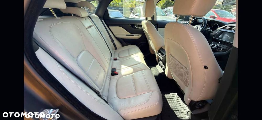 Jaguar F-Pace - 15
