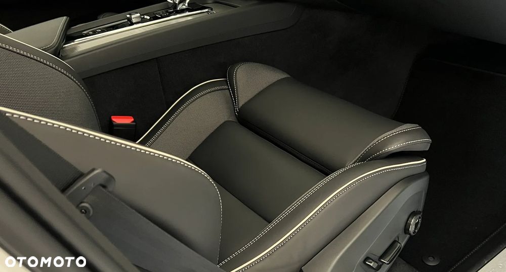 Volvo XC 60 B4 B Plus Dark - 17