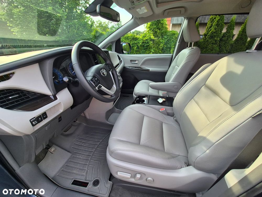 Toyota Sienna 3.5 V6 XLE AWD - 17
