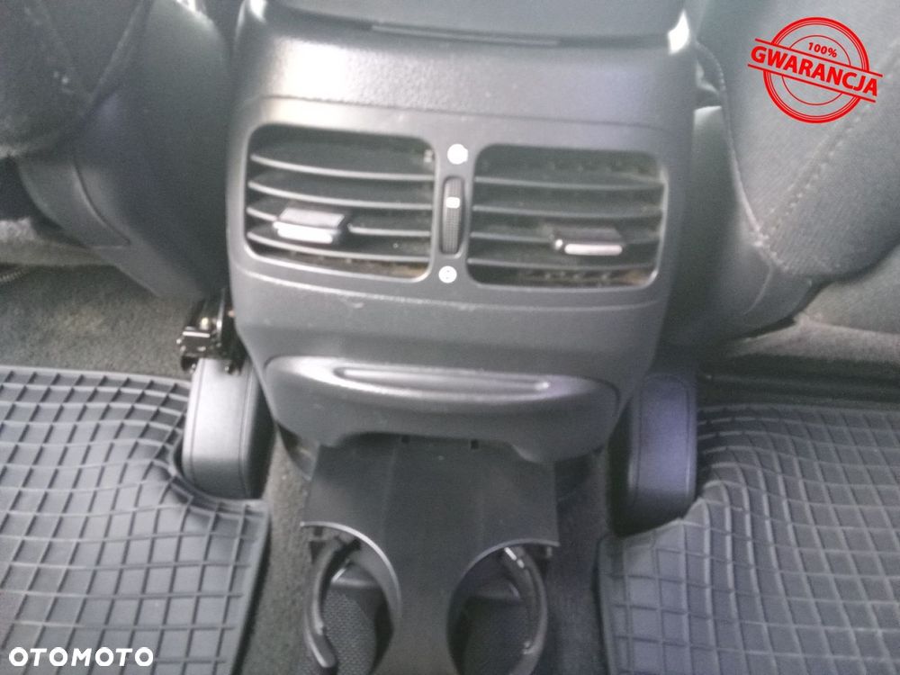 Kia Carens - 38