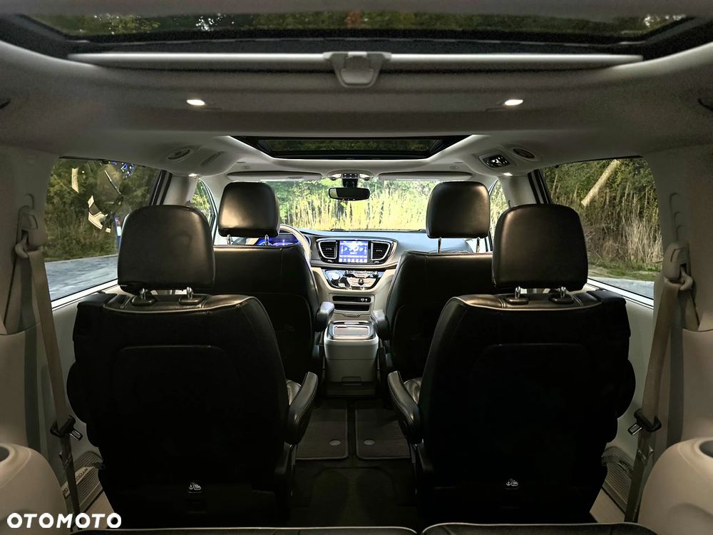 Chrysler Pacifica - 23