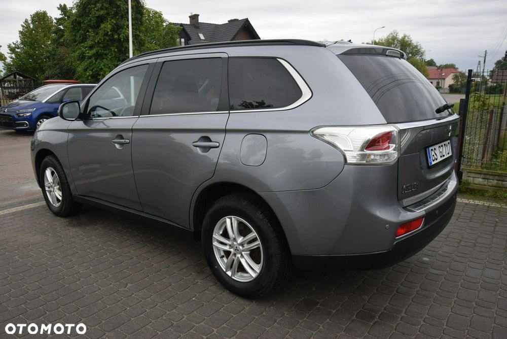 Mitsubishi Outlander 2.0 4WD Invite - 15