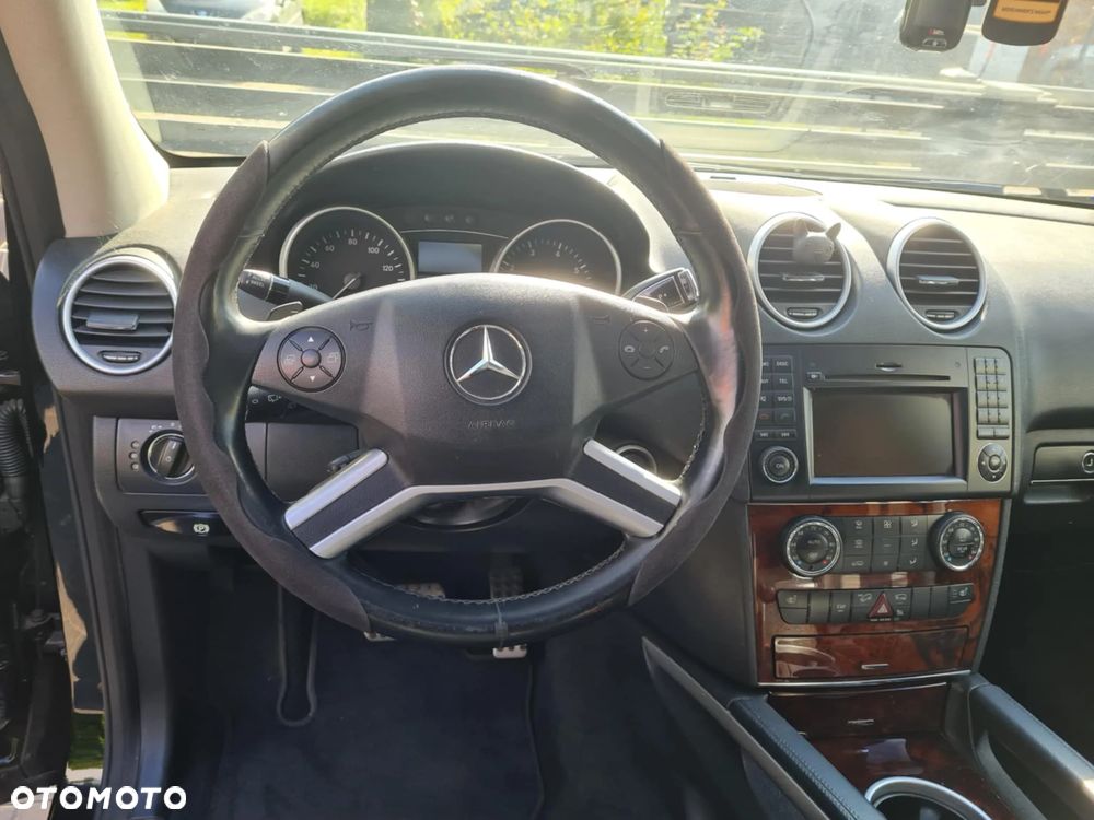 Mercedes-Benz ML 350 4-Matic - 23