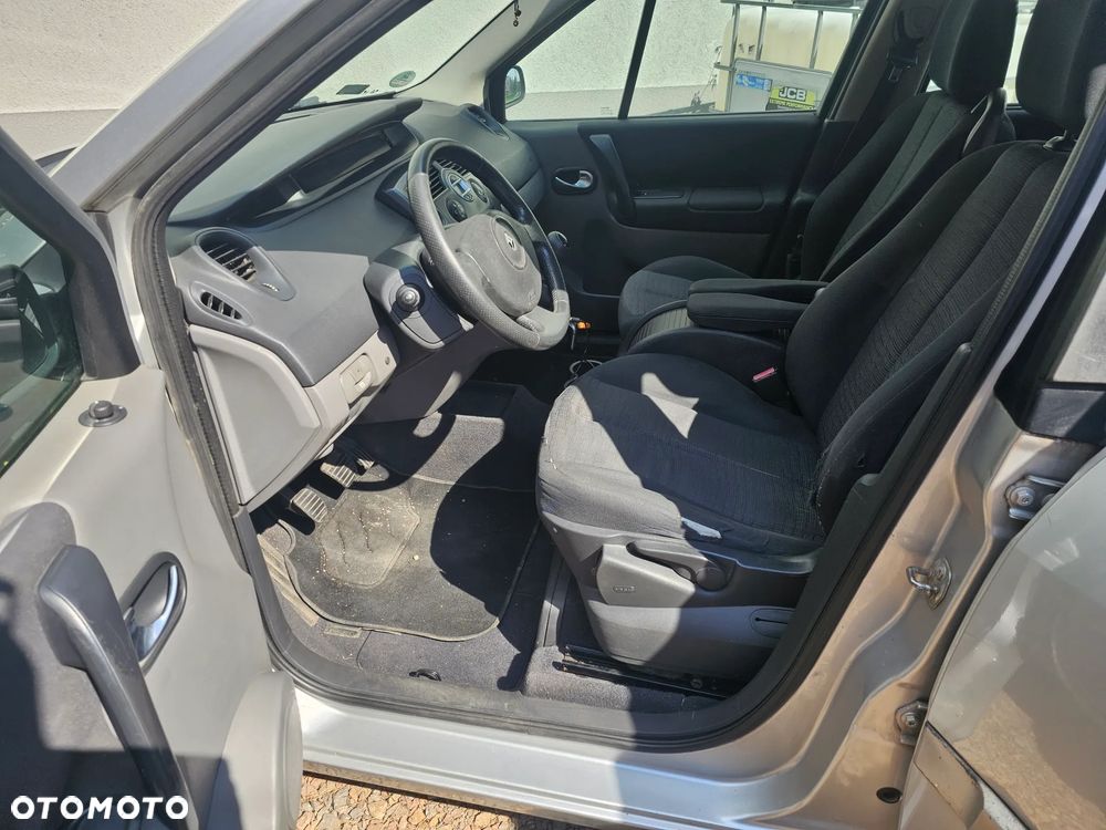Renault Scenic 1.6 16V Confort Expression - 9