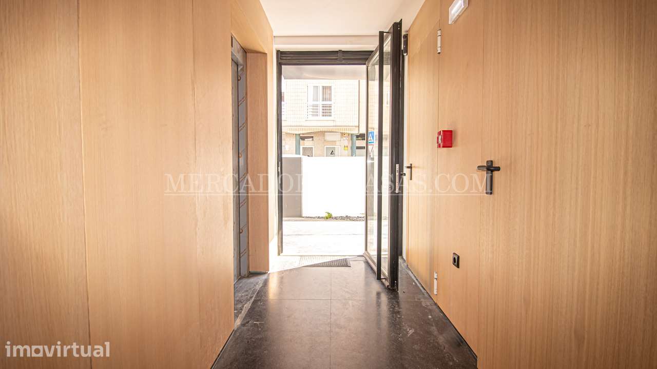 Apartamento T1 C/arrumo, varanda,2 lugares garagem - Grande imagem: 2/13