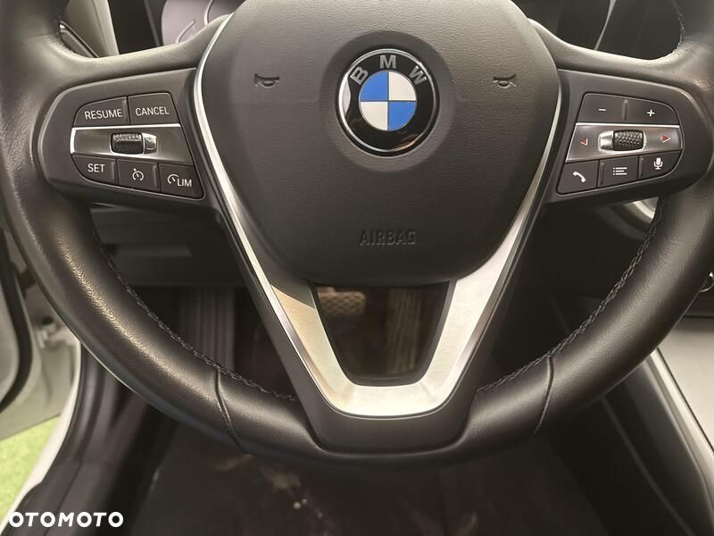 BMW Seria 3 318i - 13