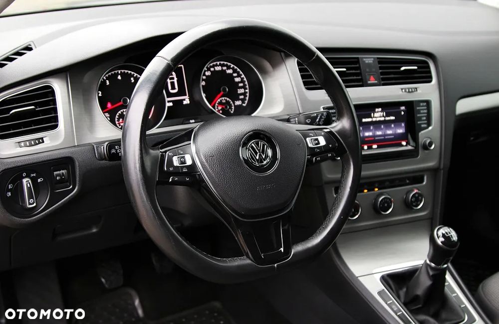 Volkswagen Golf - 25